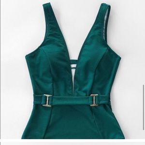 NWT - Cupshe - Stunning green belted one piece swimsuit